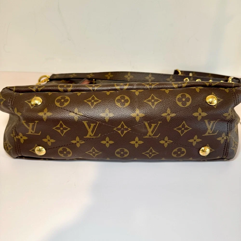 Louis Vuitton Pallas MM W Logo Monogram Bois De Rose Leather & Shoulder Strap